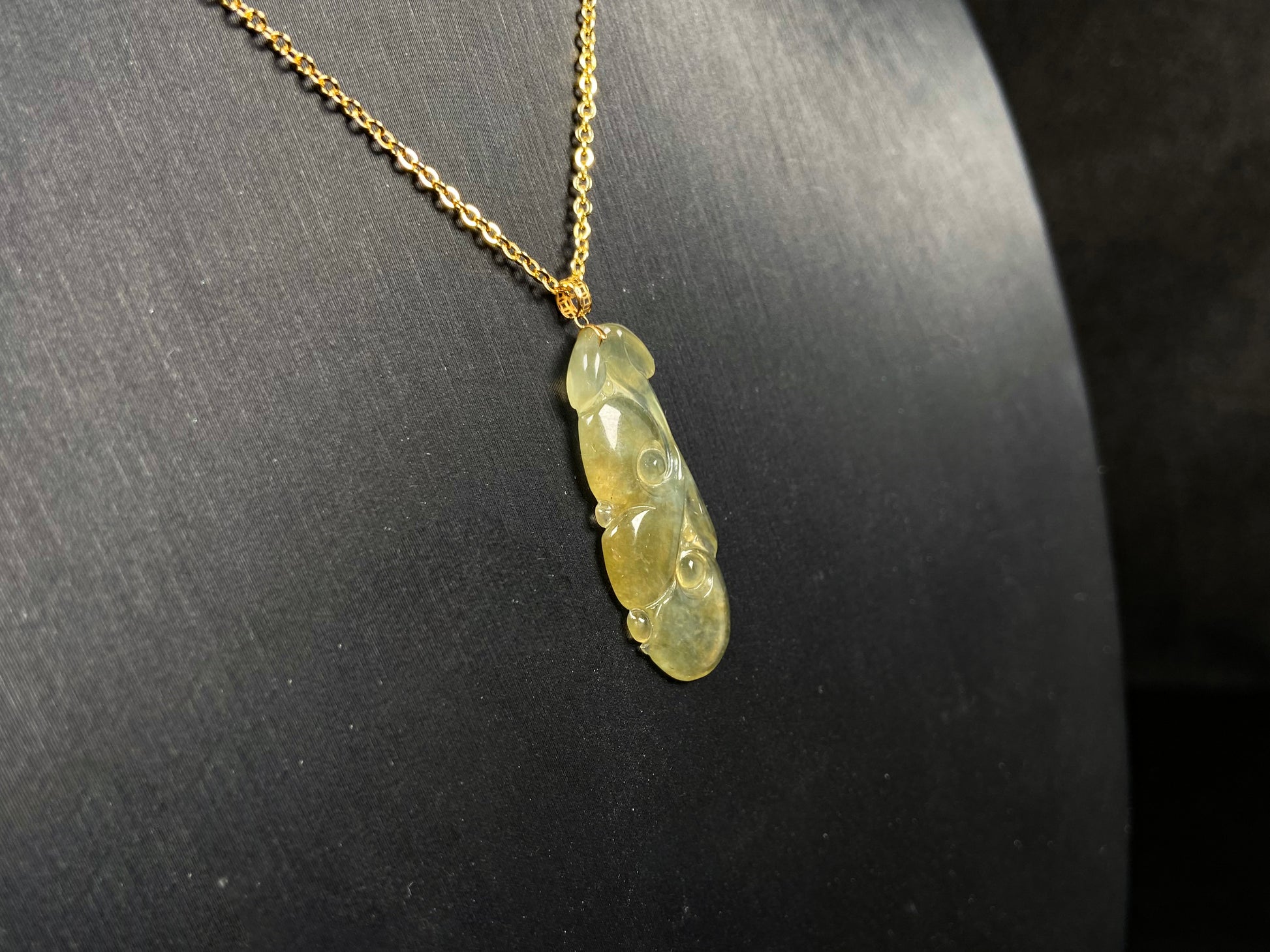 A honey yellow ruyi jadeite pendant.