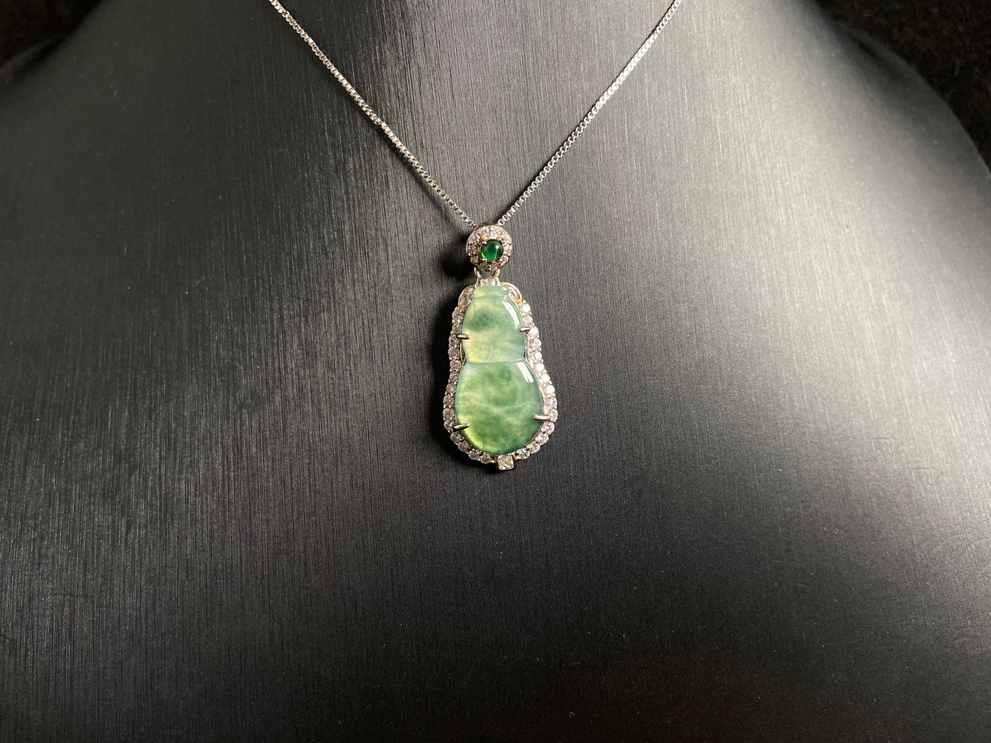 This pendant features a translucent Hulu (gourd) with subtle green veining, elegantly set in 925 silver.