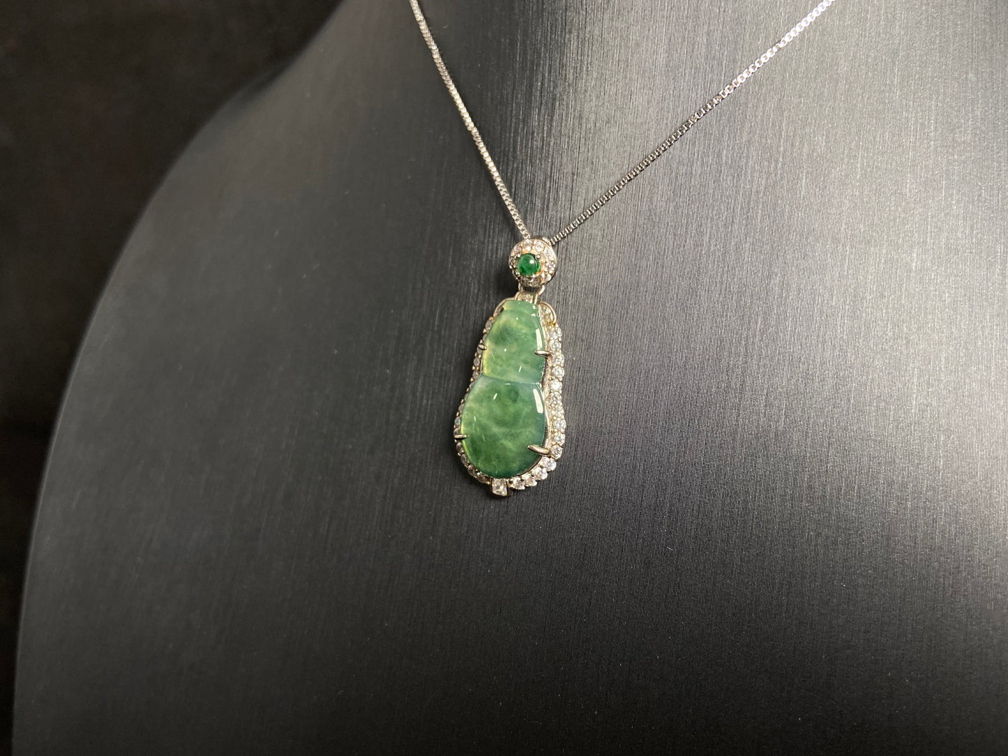 This pendant features a translucent Hulu (gourd) with subtle green veining, elegantly set in 925 silver.