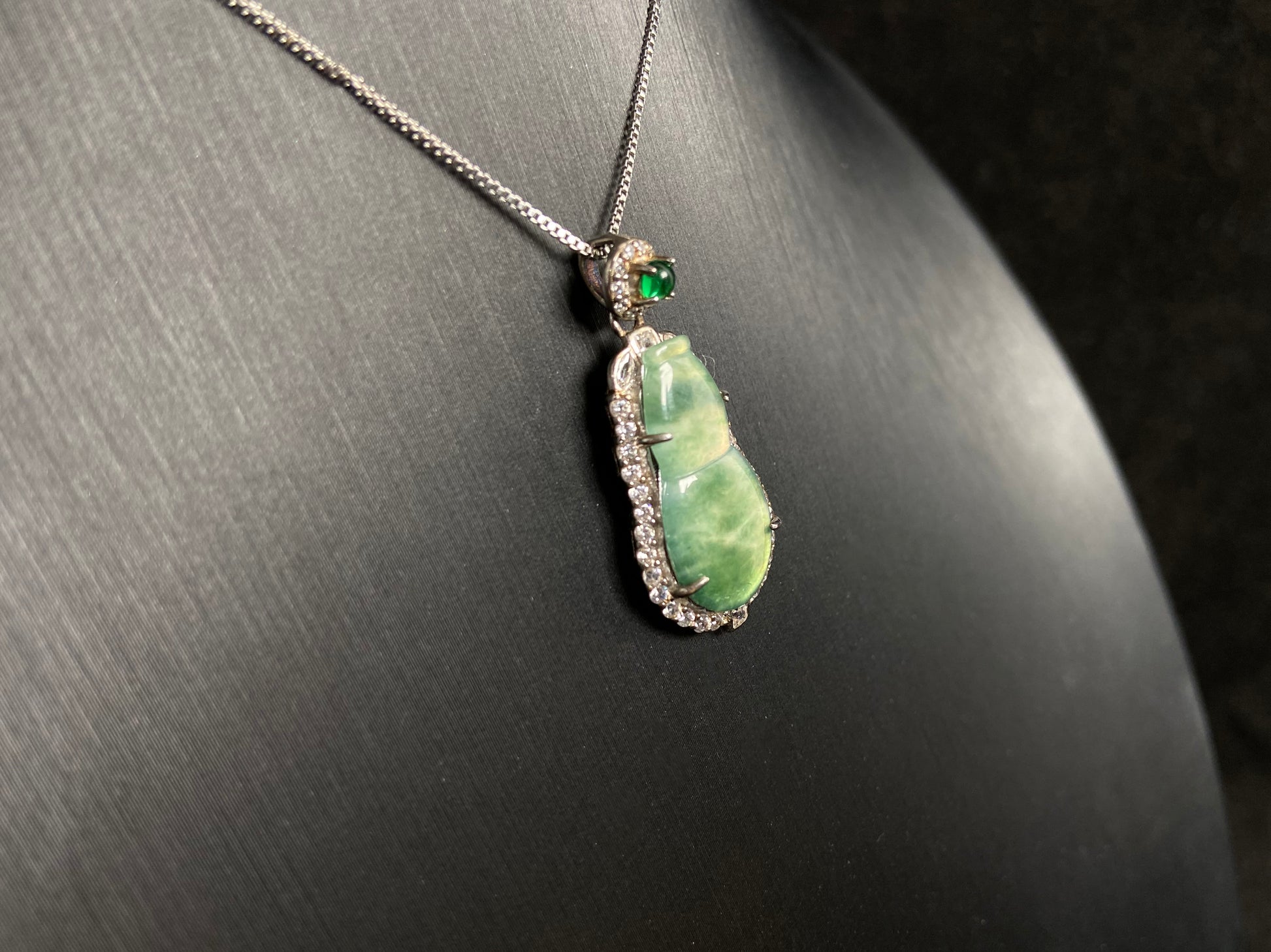 This pendant features a translucent Hulu (gourd) with subtle green veining, elegantly set in 925 silver.