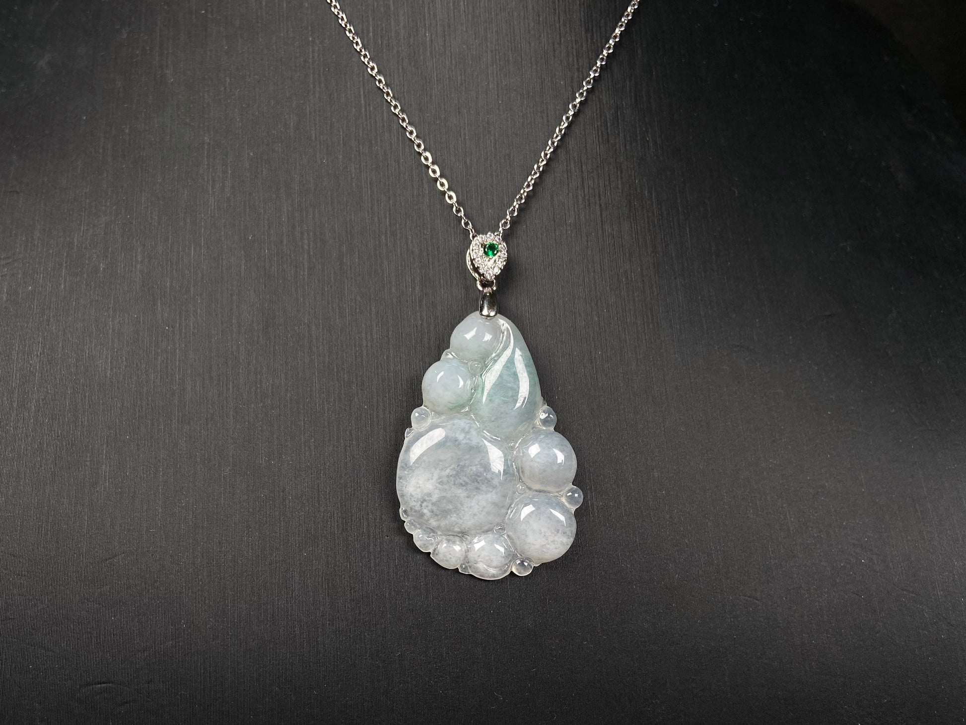 A auspicious dew fortune jadeite pendant.