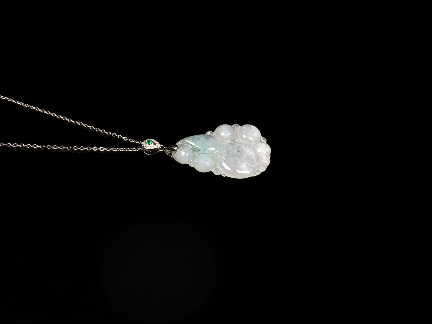A auspicious dew fortune jadeite pendant.