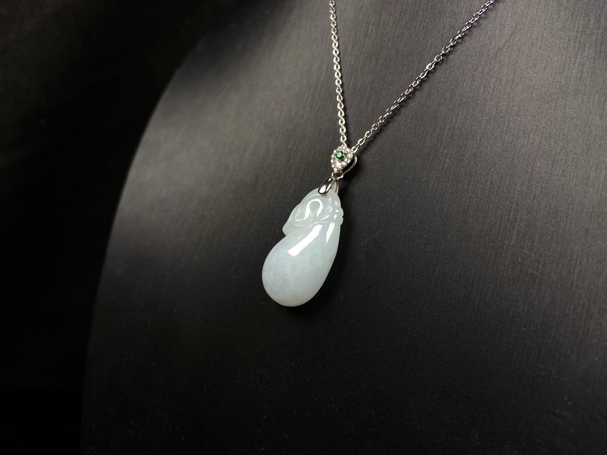 A pure white pouch jadeite pendant.