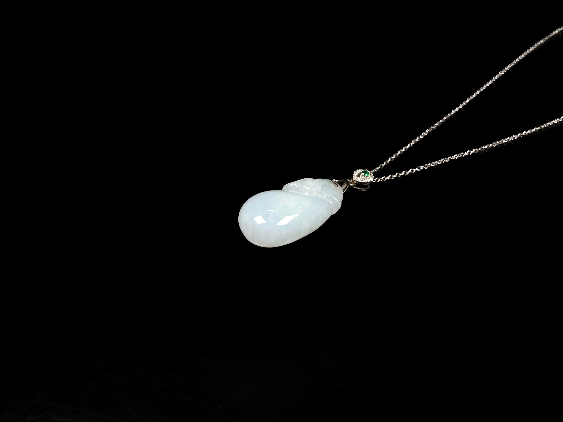 A pure white pouch jadeite pendant.