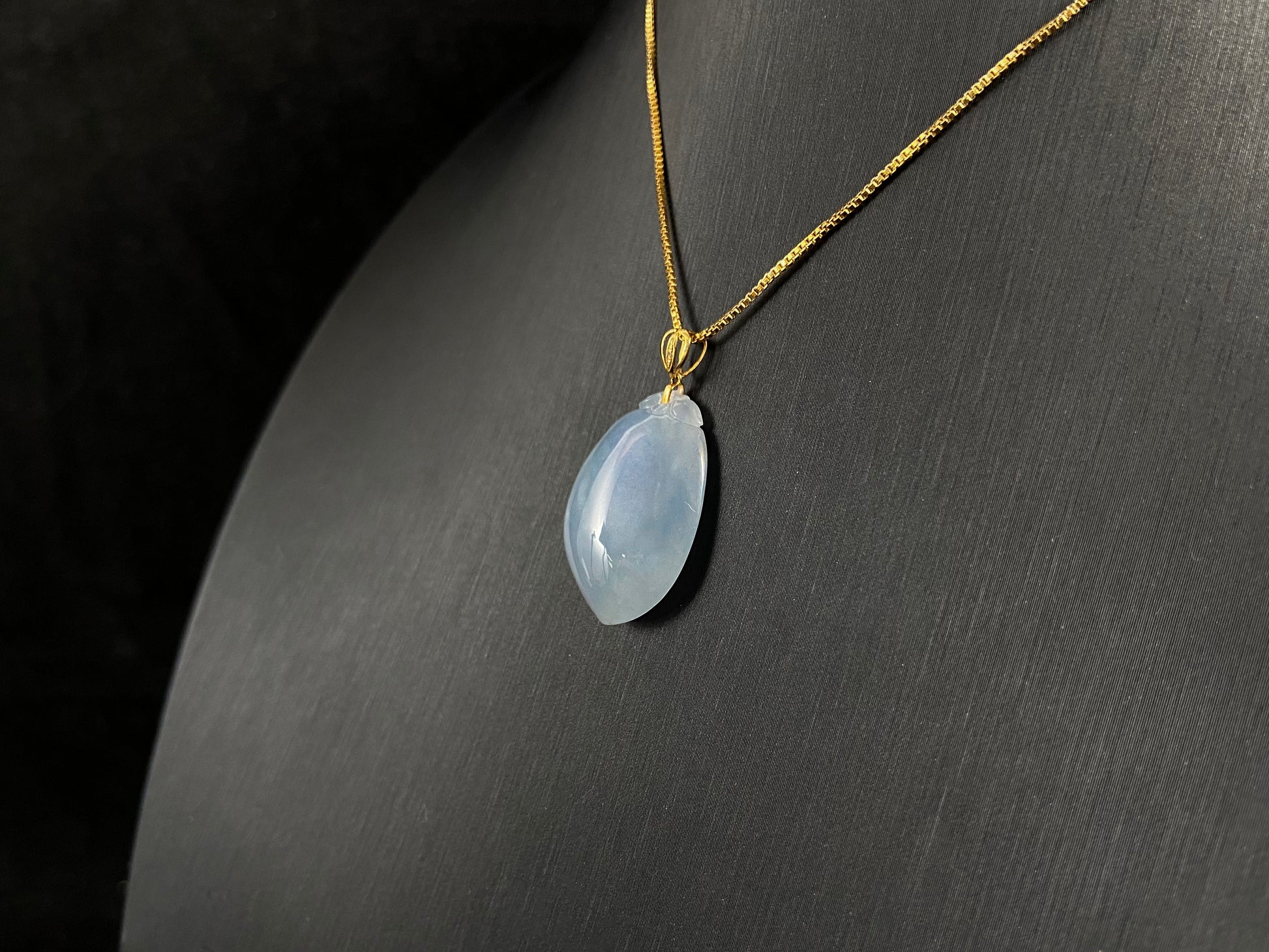 This translucent white jade peach pendant is elegantly complemented by a 925 silver gold plated clasp.