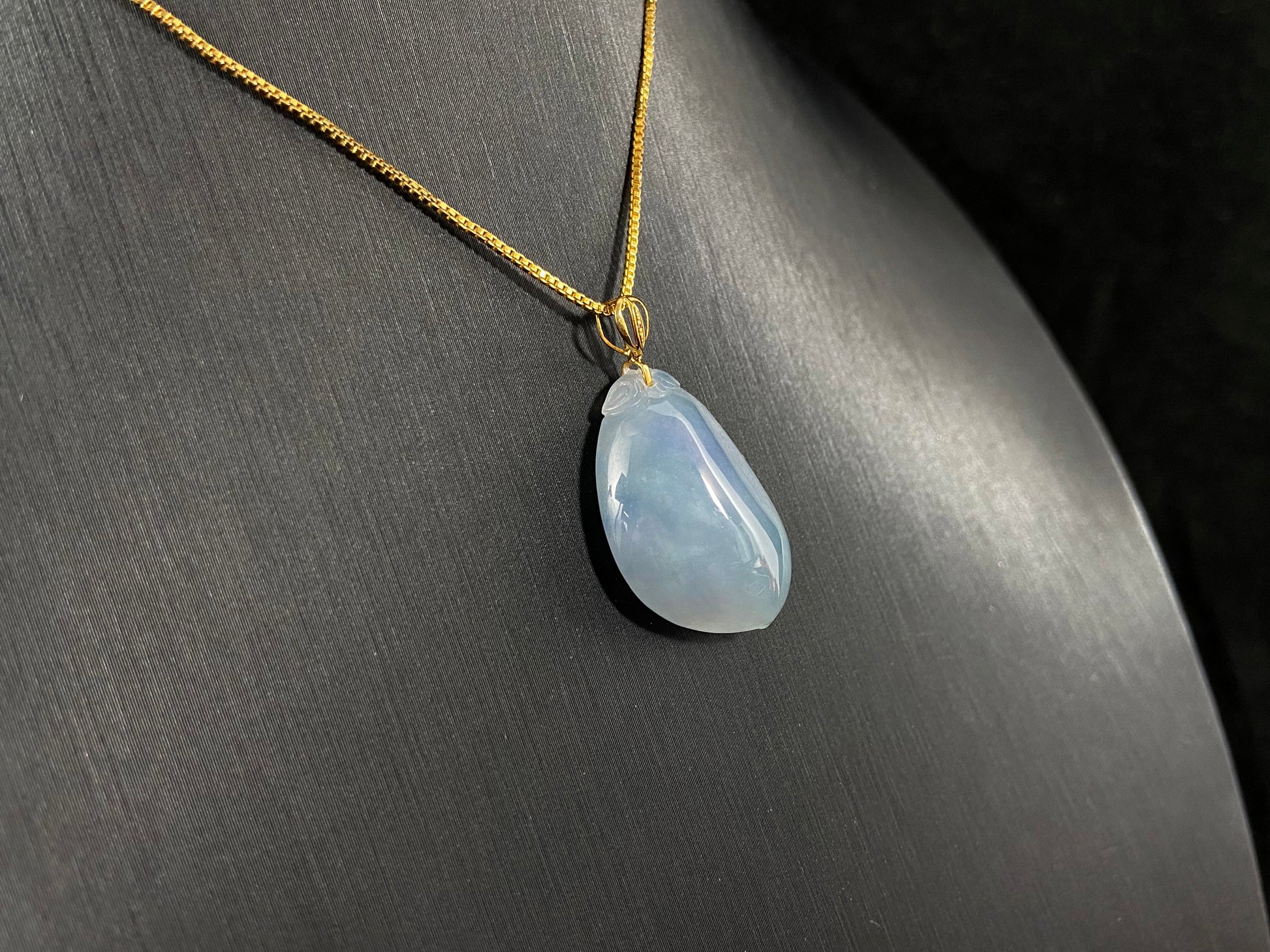 This translucent white jade peach pendant is elegantly complemented by a 925 silver gold plated clasp.