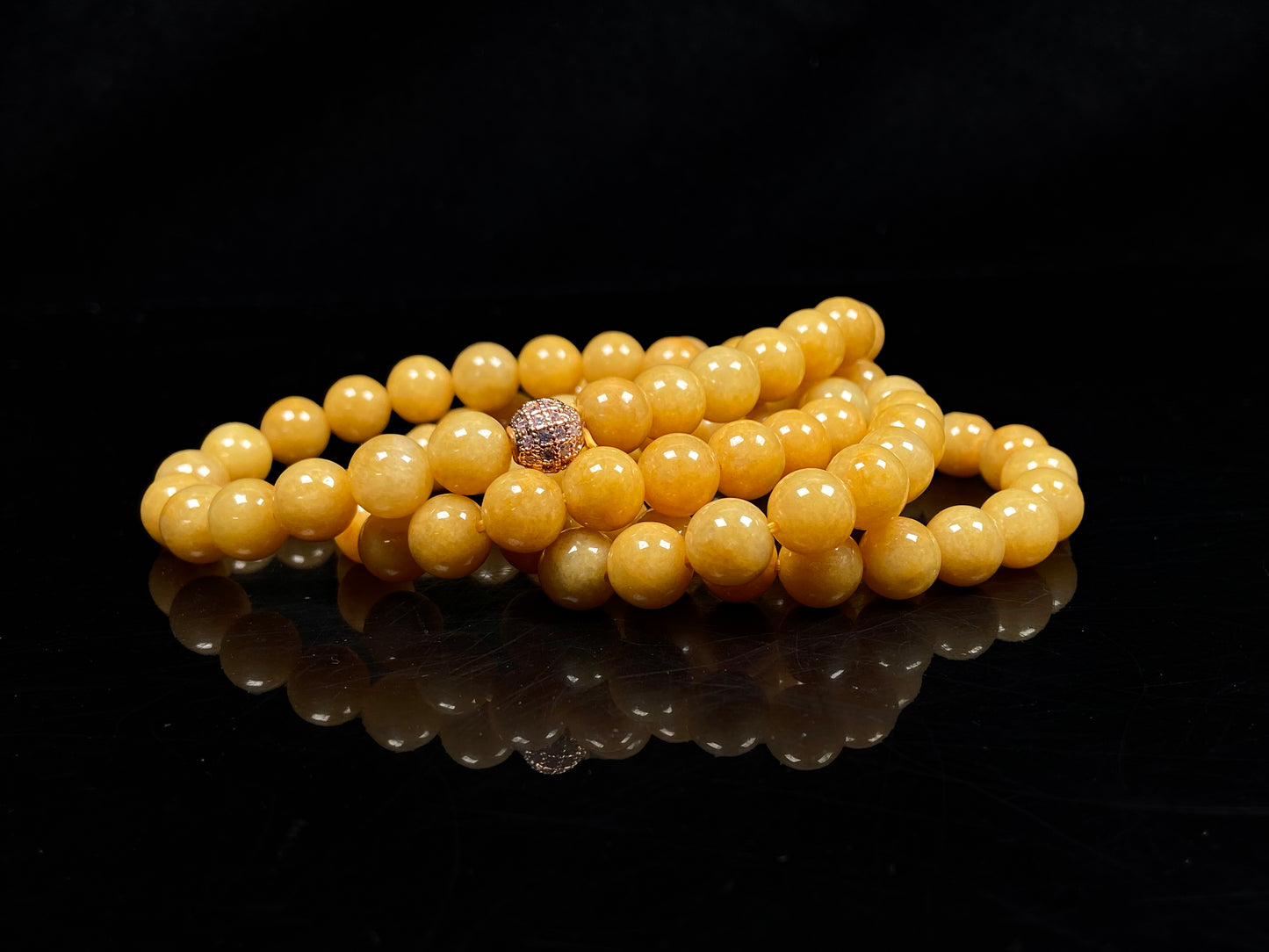 A warm amber golden hues jadeite beads bracelet.
