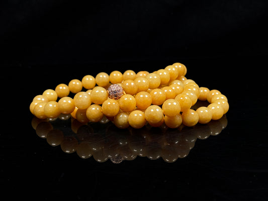 A warm amber golden hues jadeite beads bracelet.