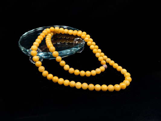 A warm amber golden hues jadeite beads bracelet.
