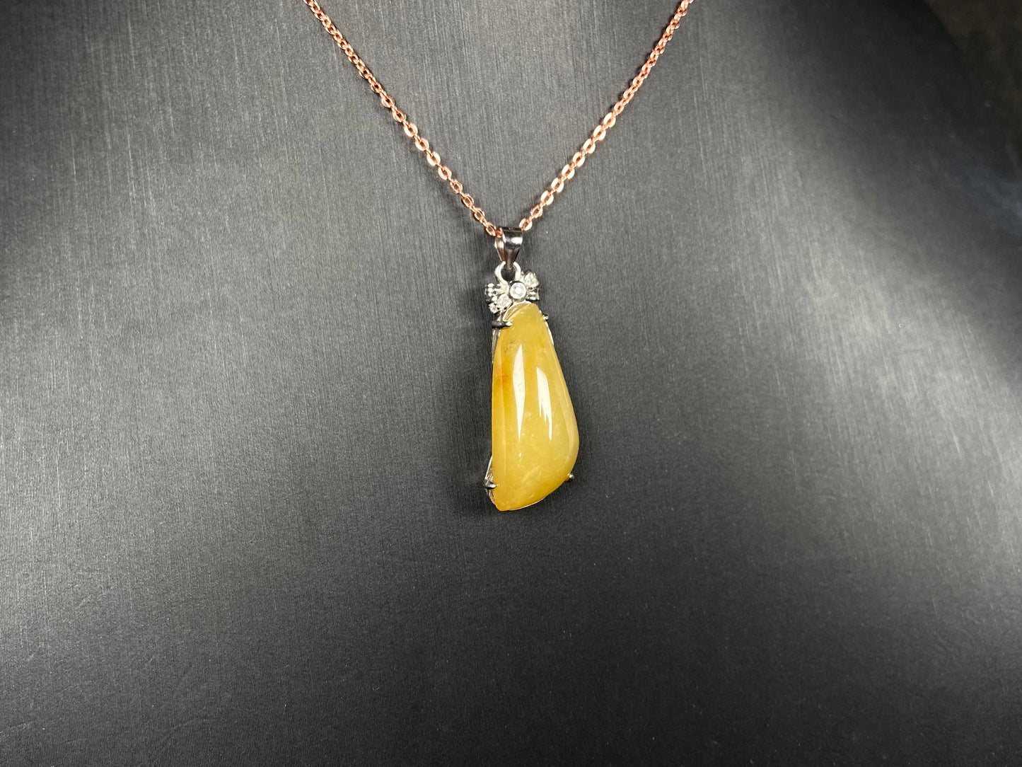 A vibrant yellow fortune melon jadeite pendant.