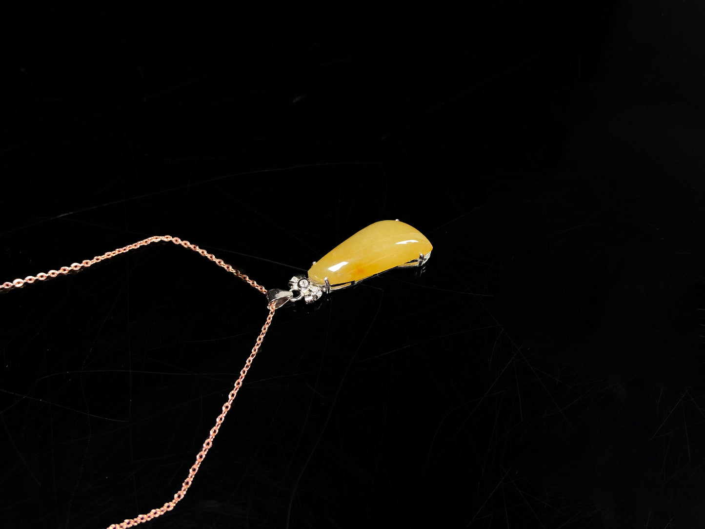 A vibrant yellow fortune melon jadeite pendant.