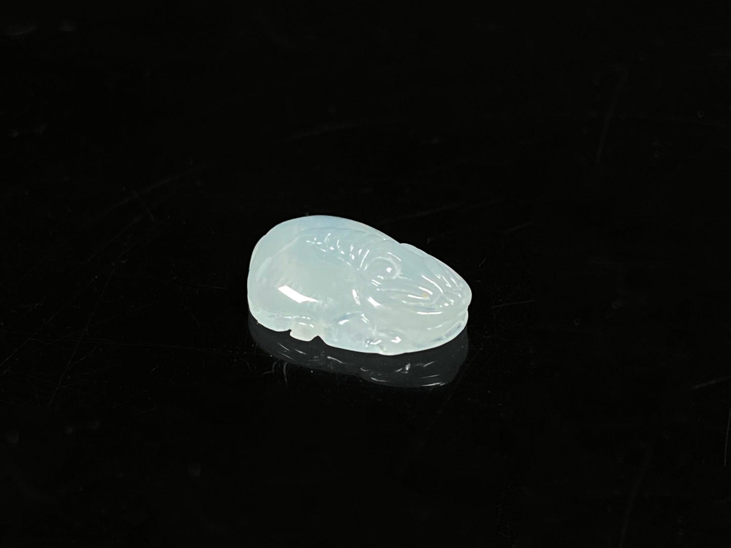 A gentle icy hue ppxiu amulet loose jadeite.