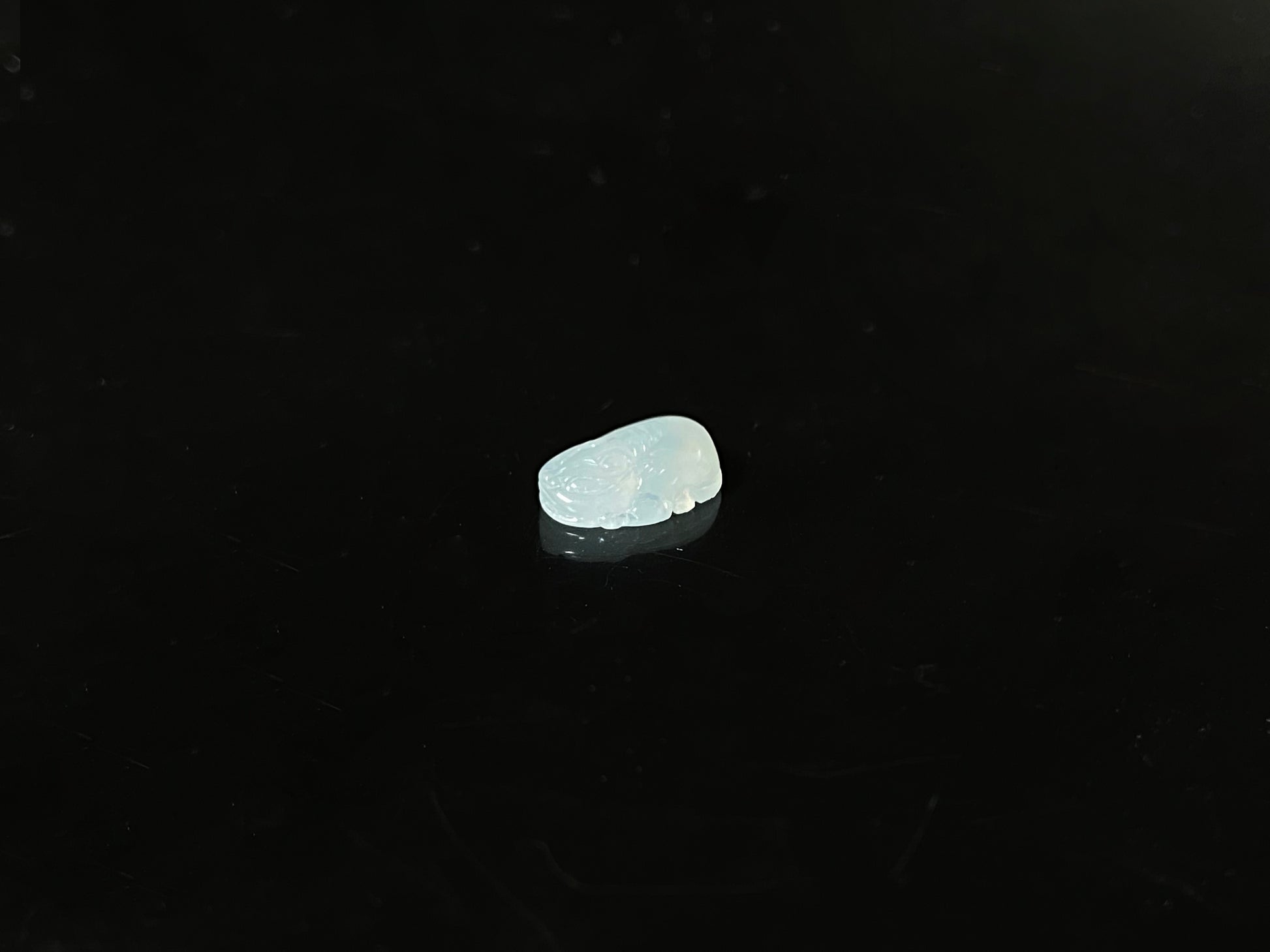 A gentle icy hue ppxiu amulet loose jadeite.