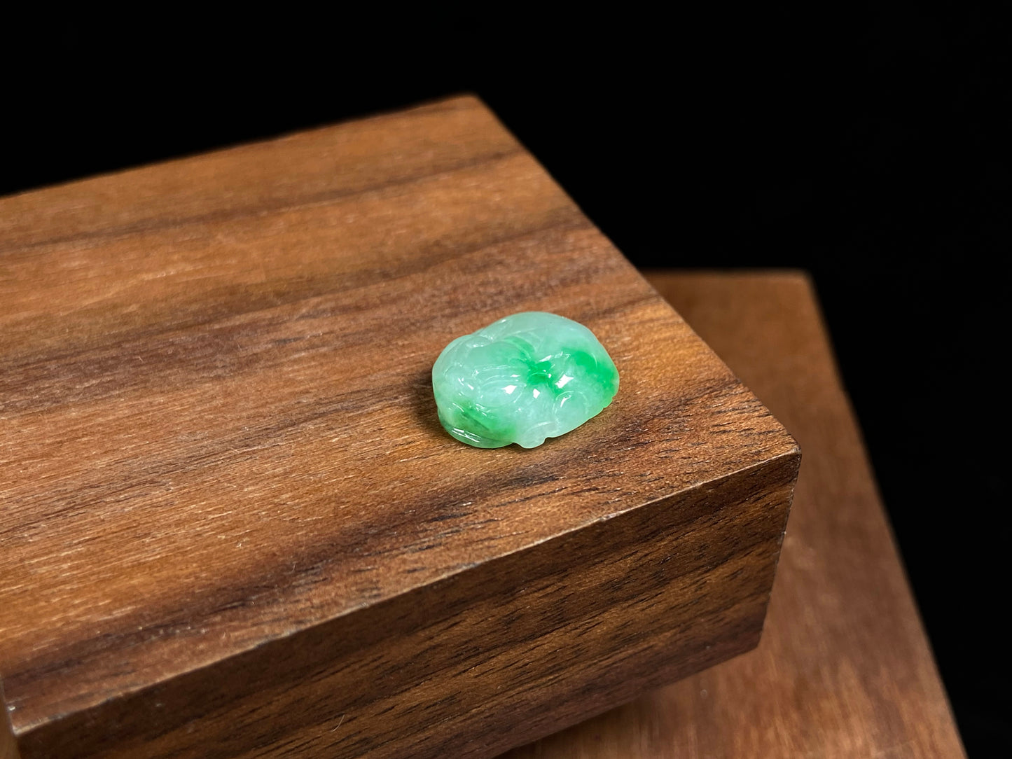 A lush floating green pixiu loose jadeite.