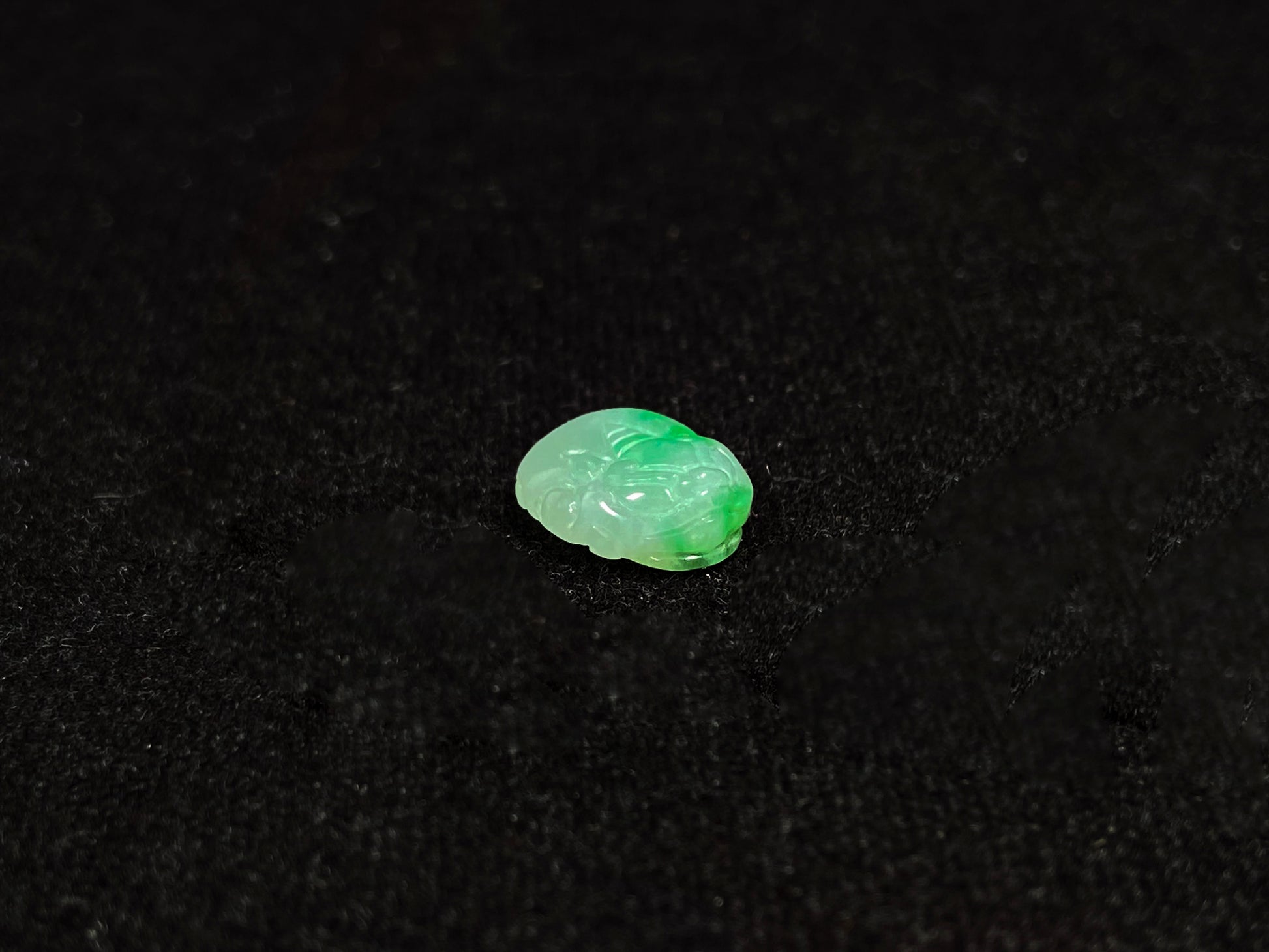 A lush floating green pixiu loose jadeite.