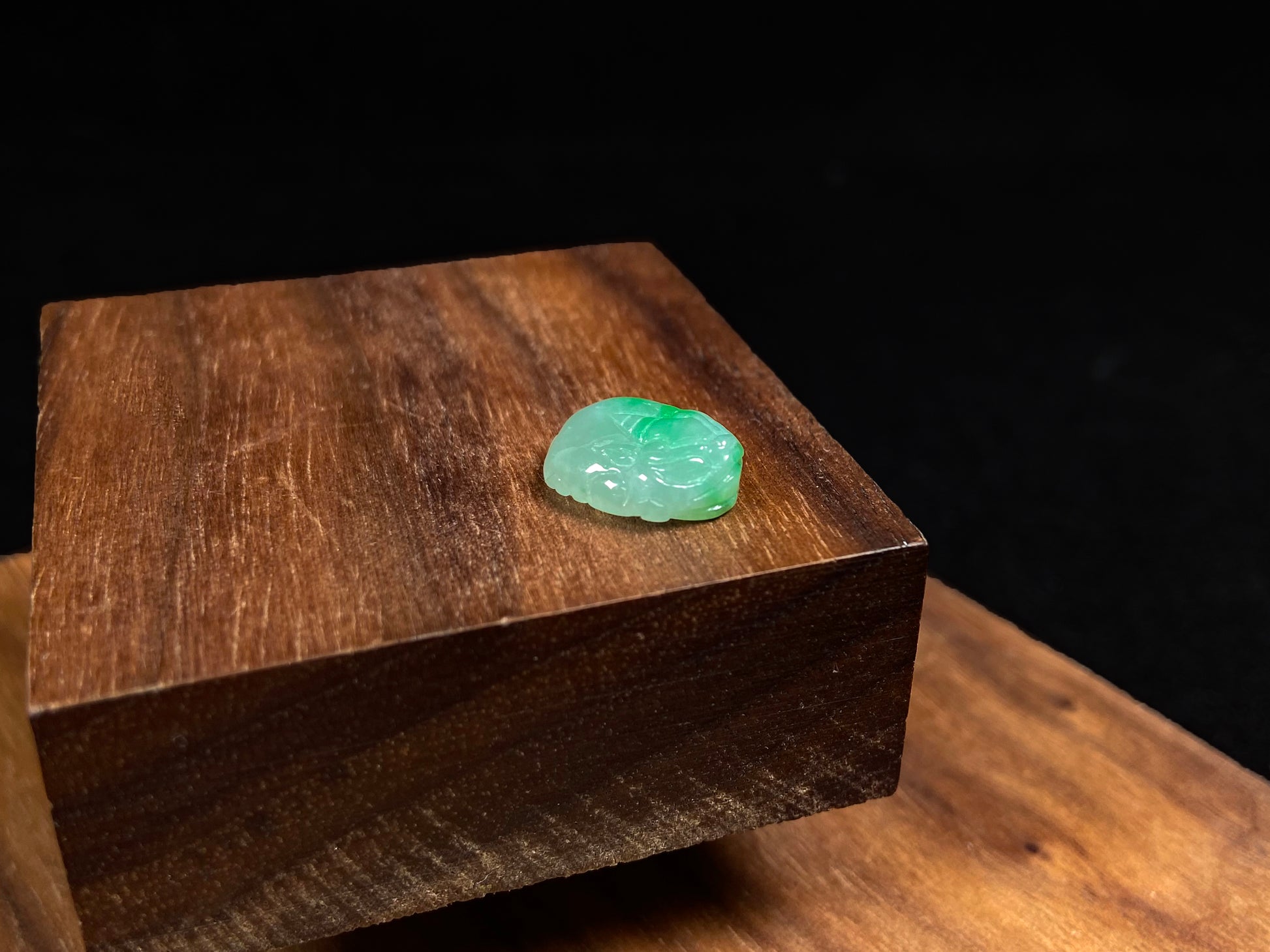 A lush floating green pixiu loose jadeite.