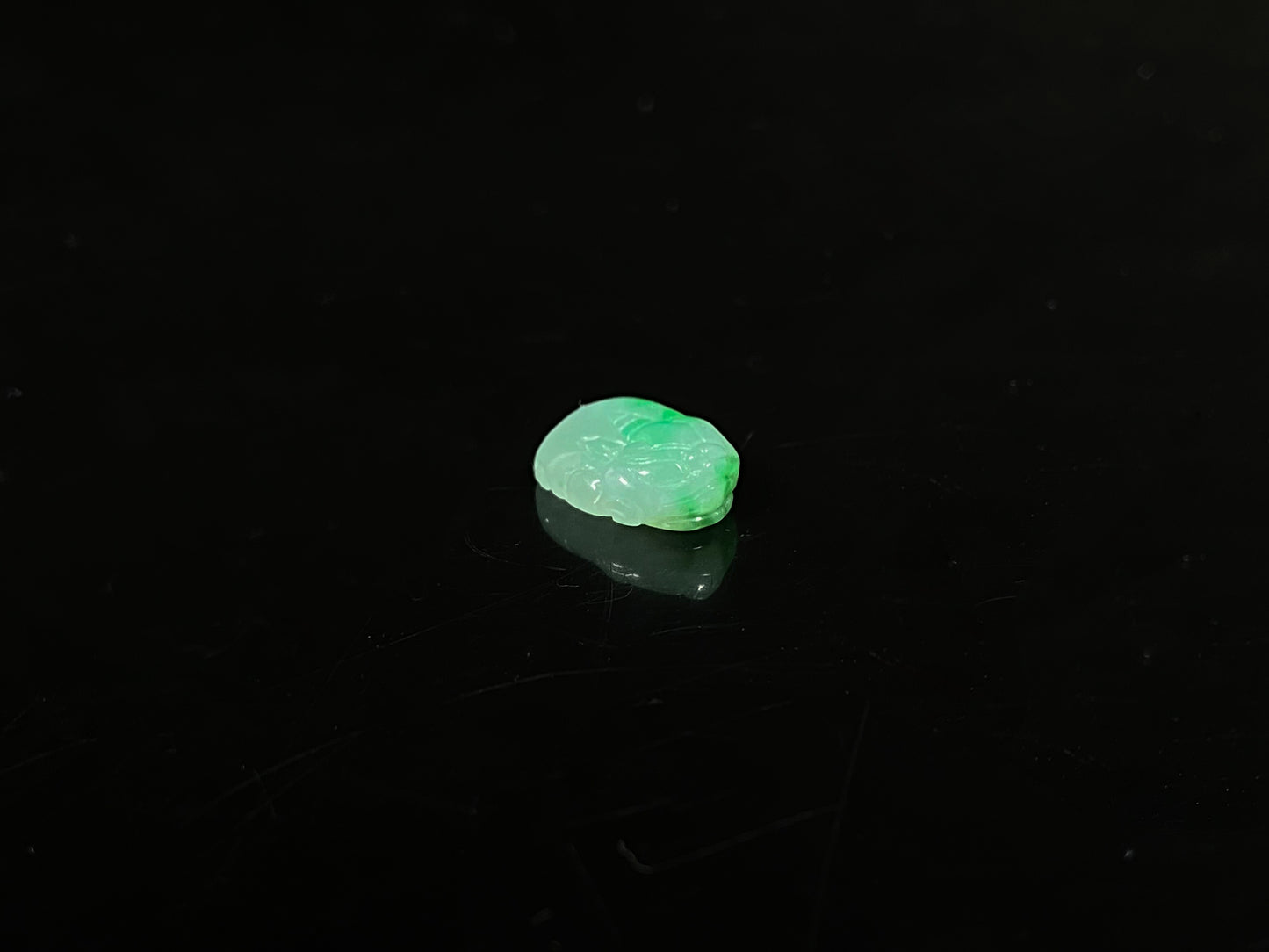 A lush floating green pixiu loose jadeite.