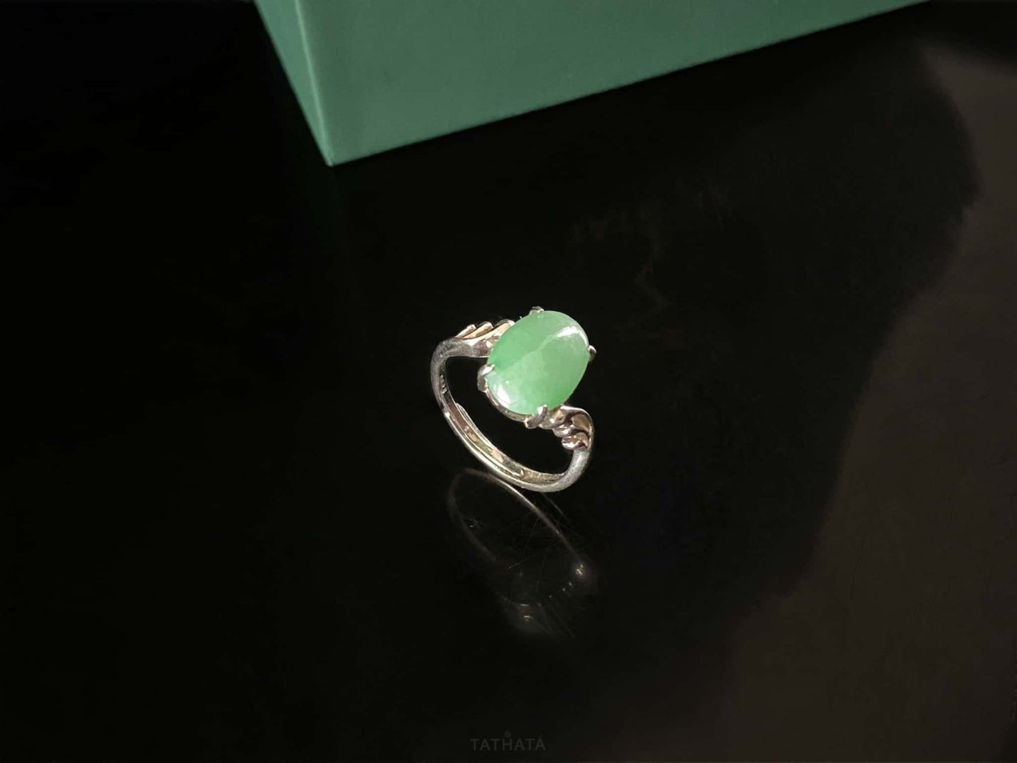 A mint dew oval jadeite ring.