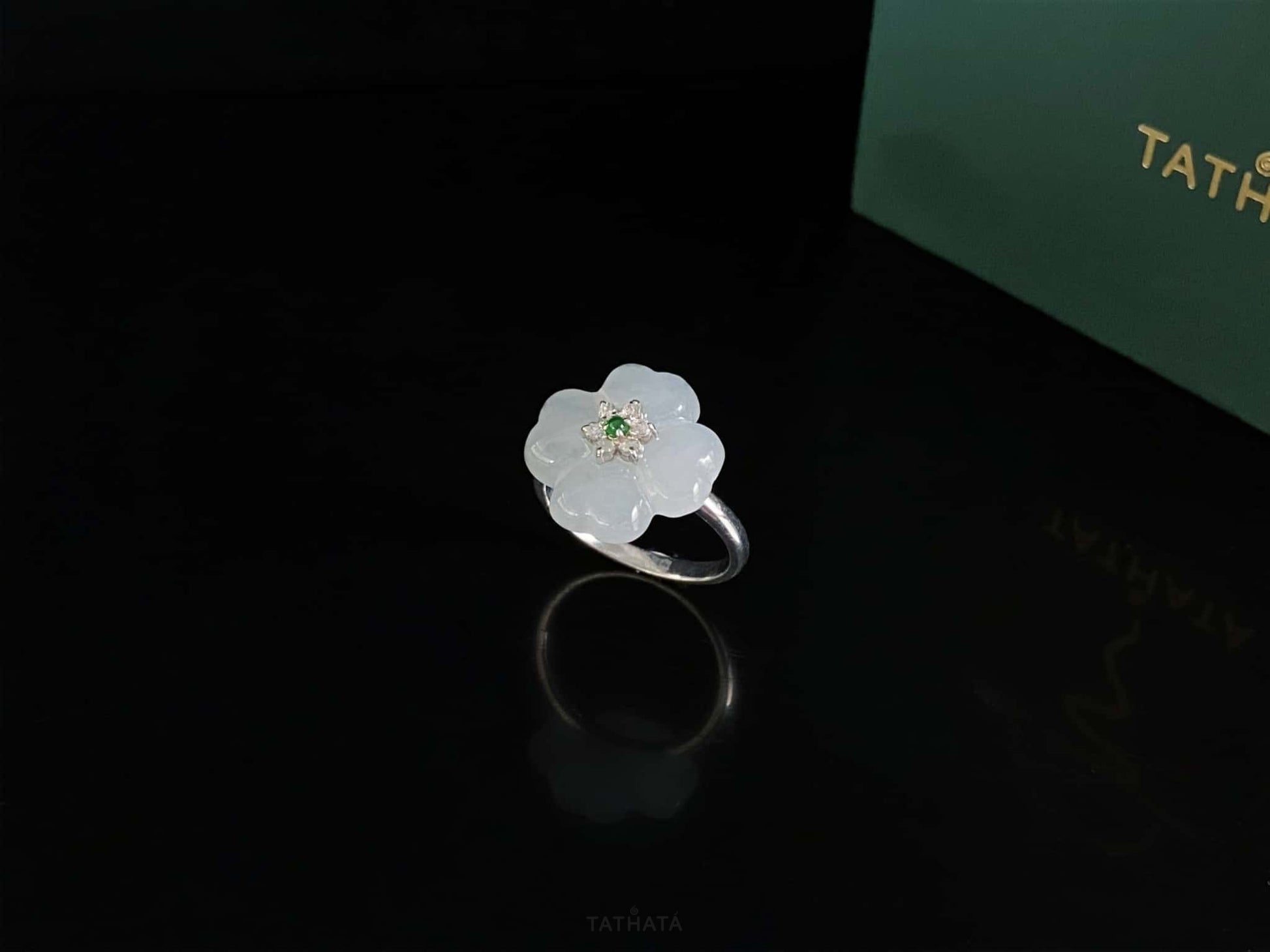 Frosty Clouds Flower With Green · Nature Burmese Jadeite Ring (17mm)