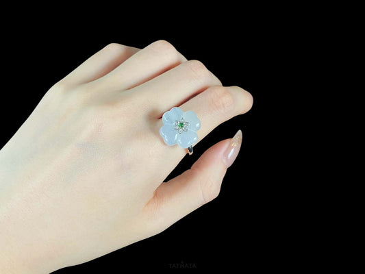 Frosty Clouds Flower With Green · Nature Burmese Jadeite Ring (17mm)