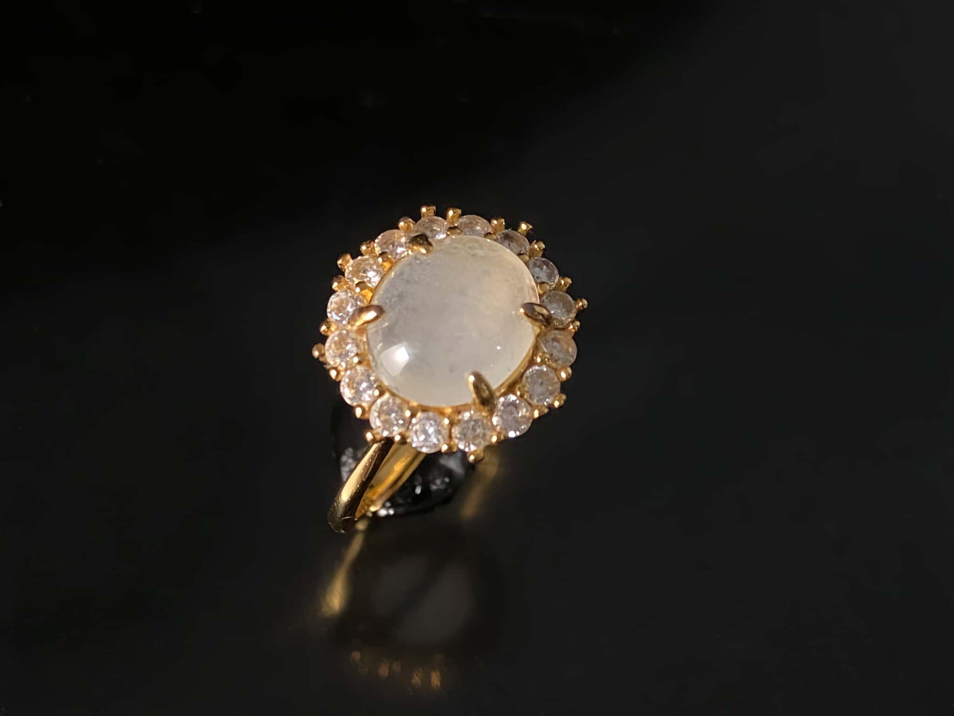 A ice white sparkle jadeite ring.