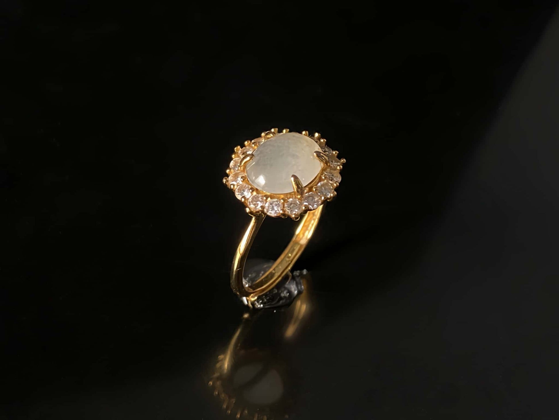 A ice white sparkle jadeite ring.