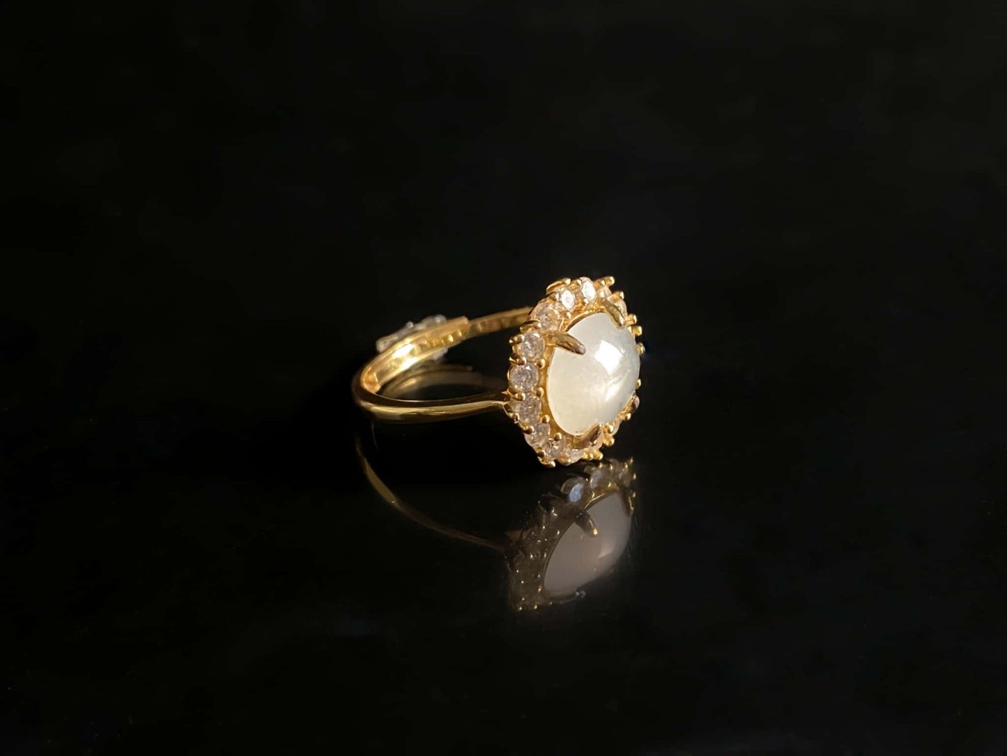 A ice white sparkle jadeite ring.