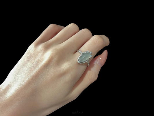 A dreamy frost teardrop jadeite ring.