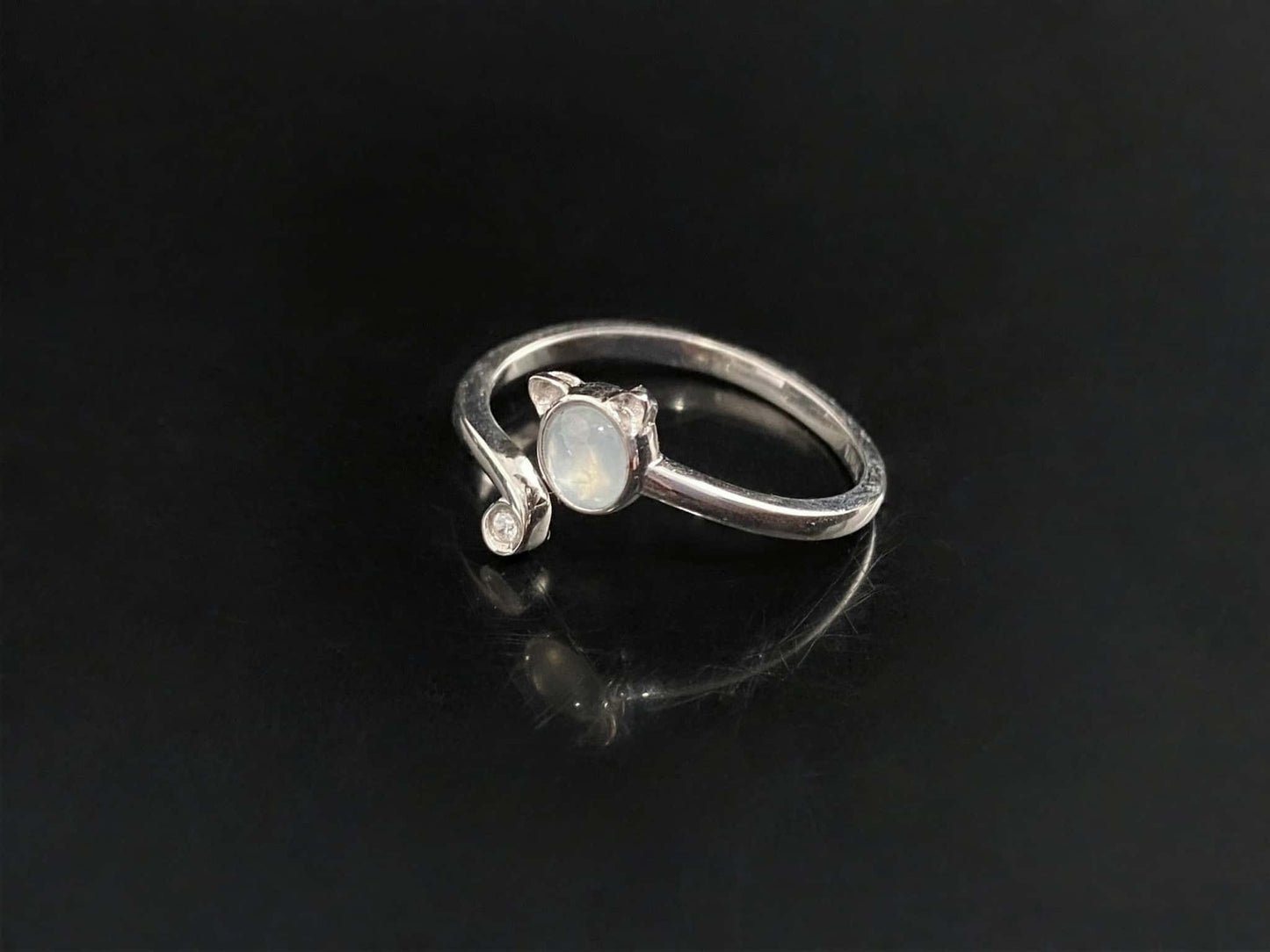 A moonlight feline jadeite ring.