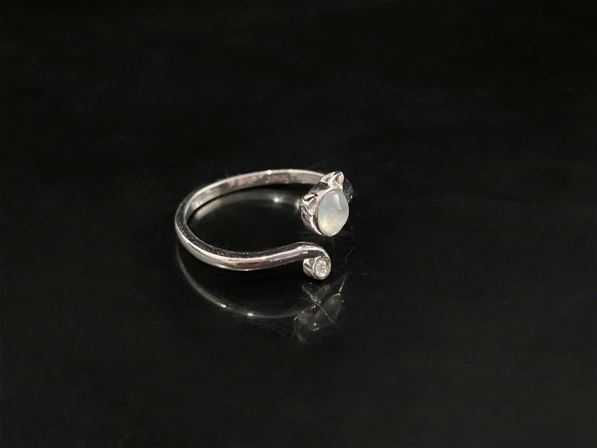 A moonlight feline jadeite ring.