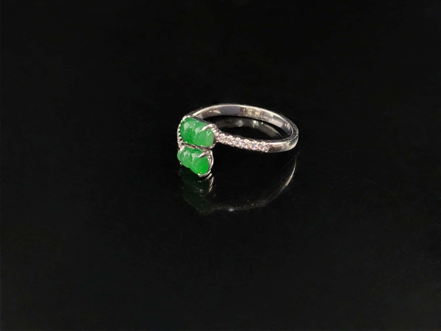 A bright green double gourd jadeite ring.