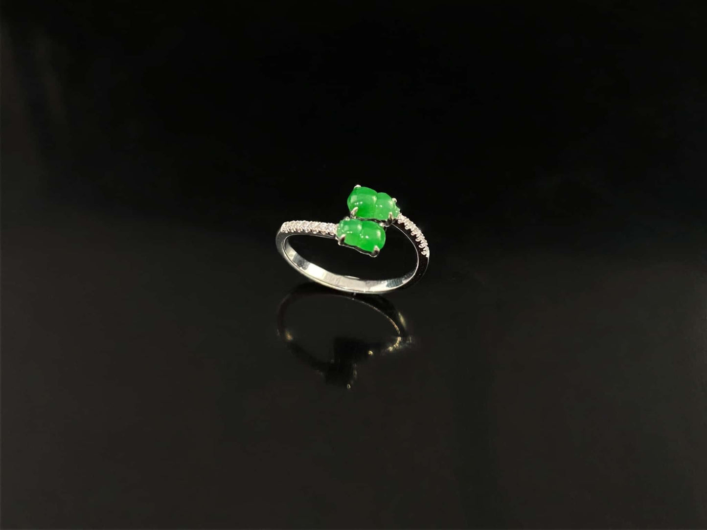 A bright green double gourd jadeite ring.