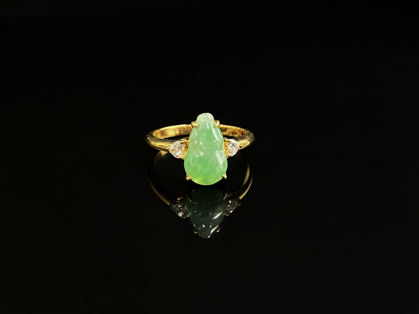 A prosperity gourd jadeite ring.