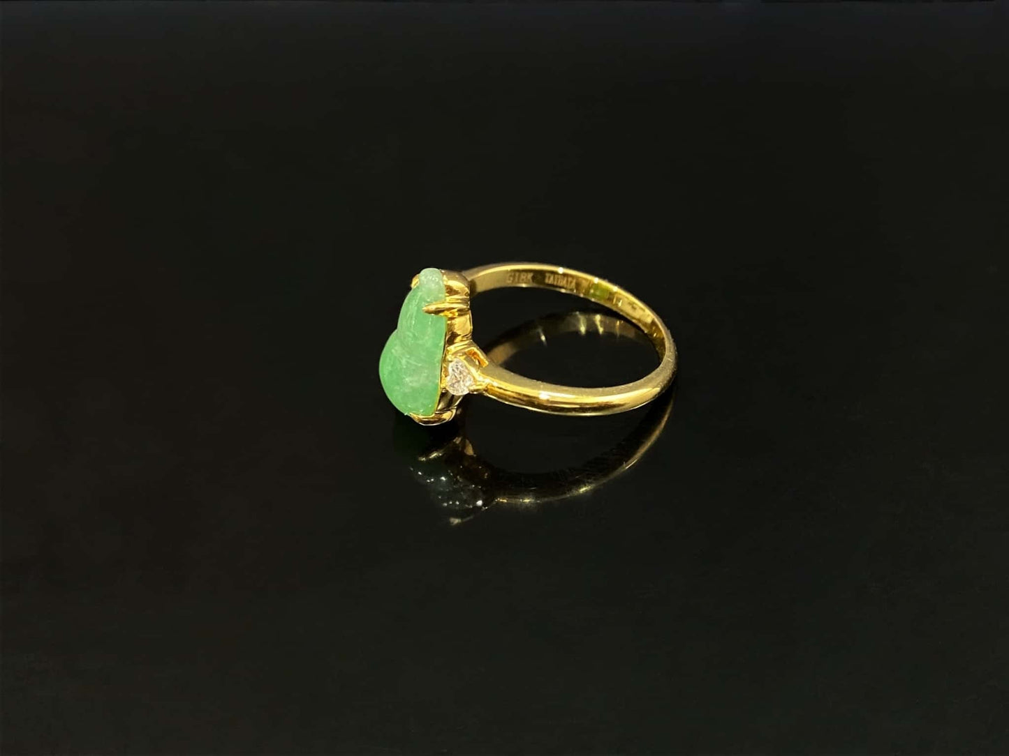 A prosperity gourd jadeite ring.