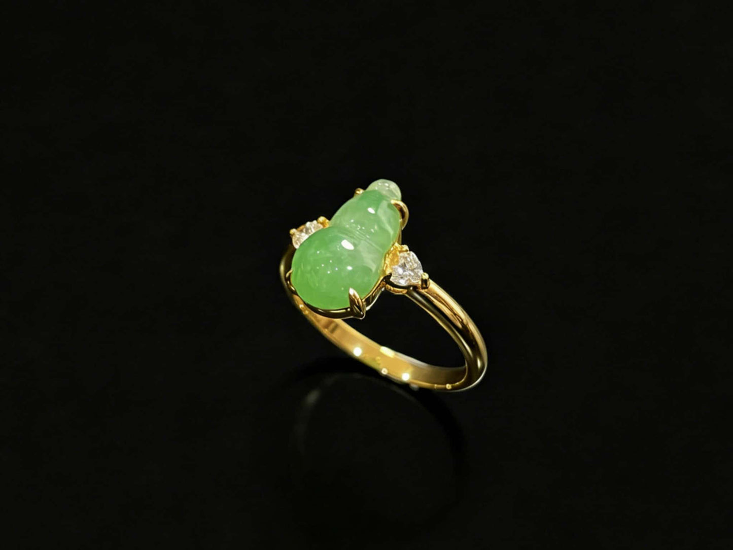 A prosperity gourd jadeite ring.