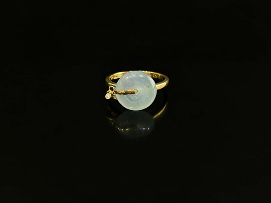 A green frost peace button jadeite ring.