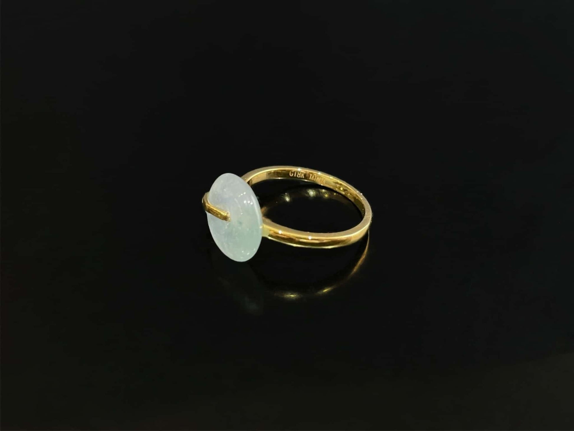 A green frost peace button jadeite ring.