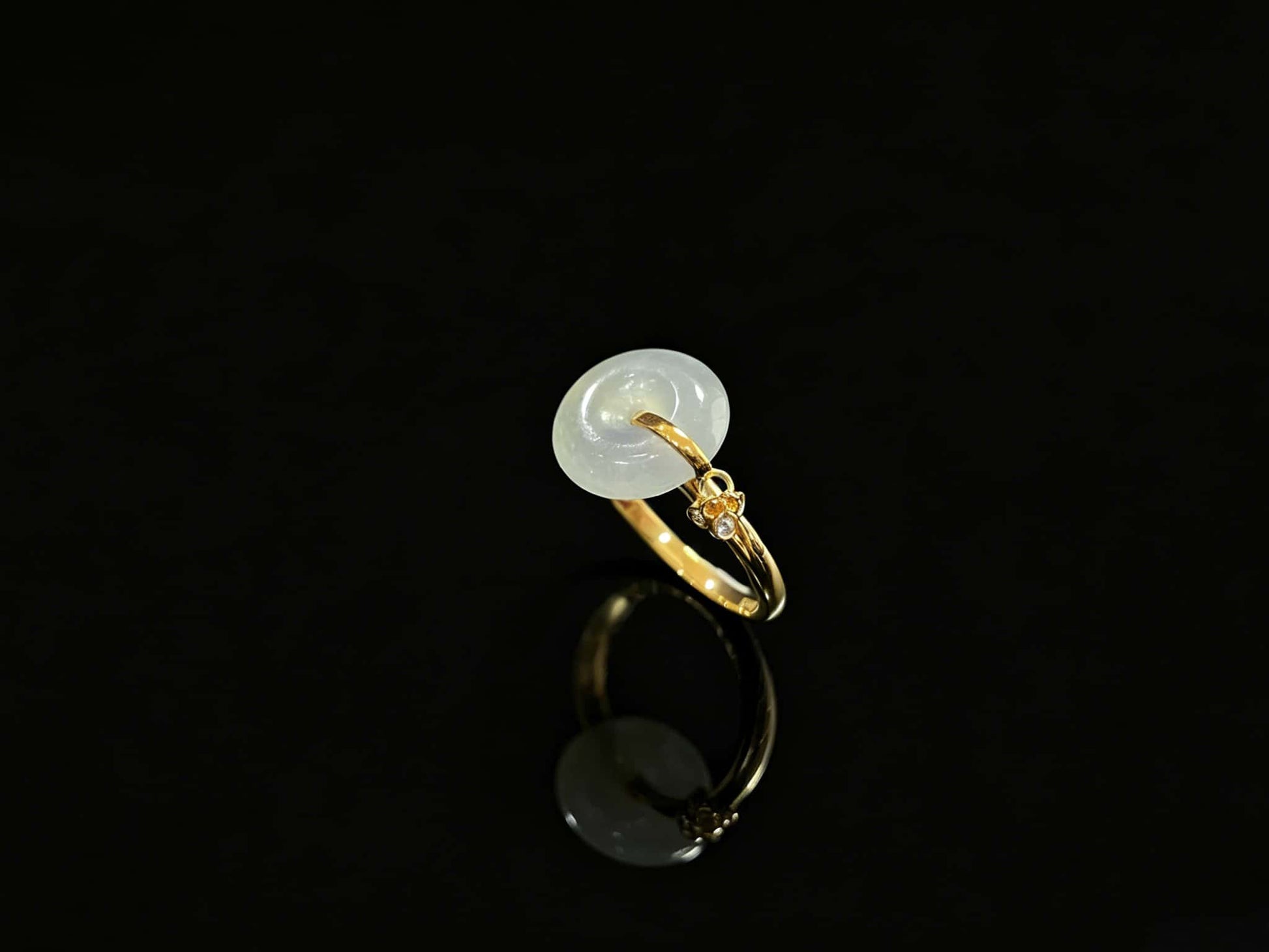 A green frost peace button jadeite ring.