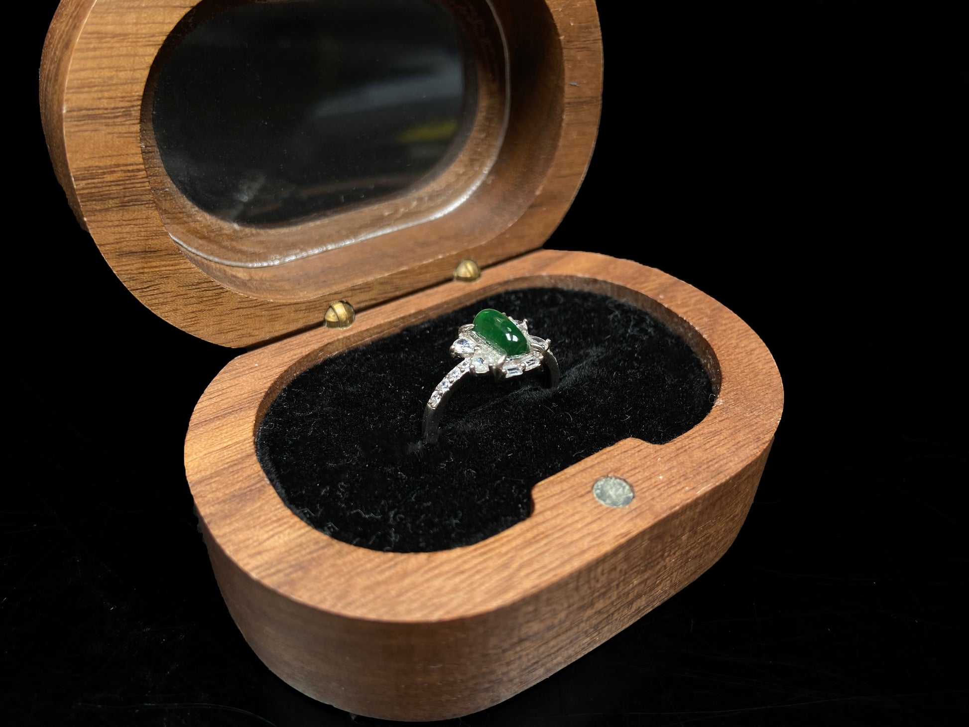 A sunny vivid verdure jadeite ring.