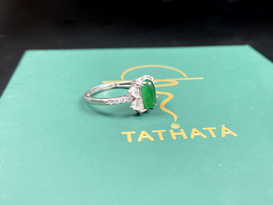 A sunny vivid verdure jadeite ring.