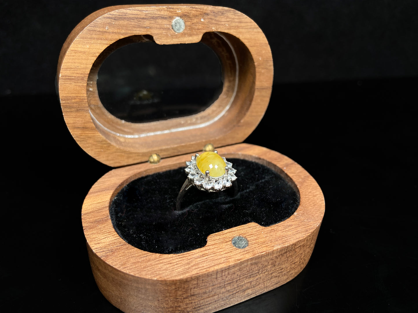 A autumn maple sigh jadeite ring.
