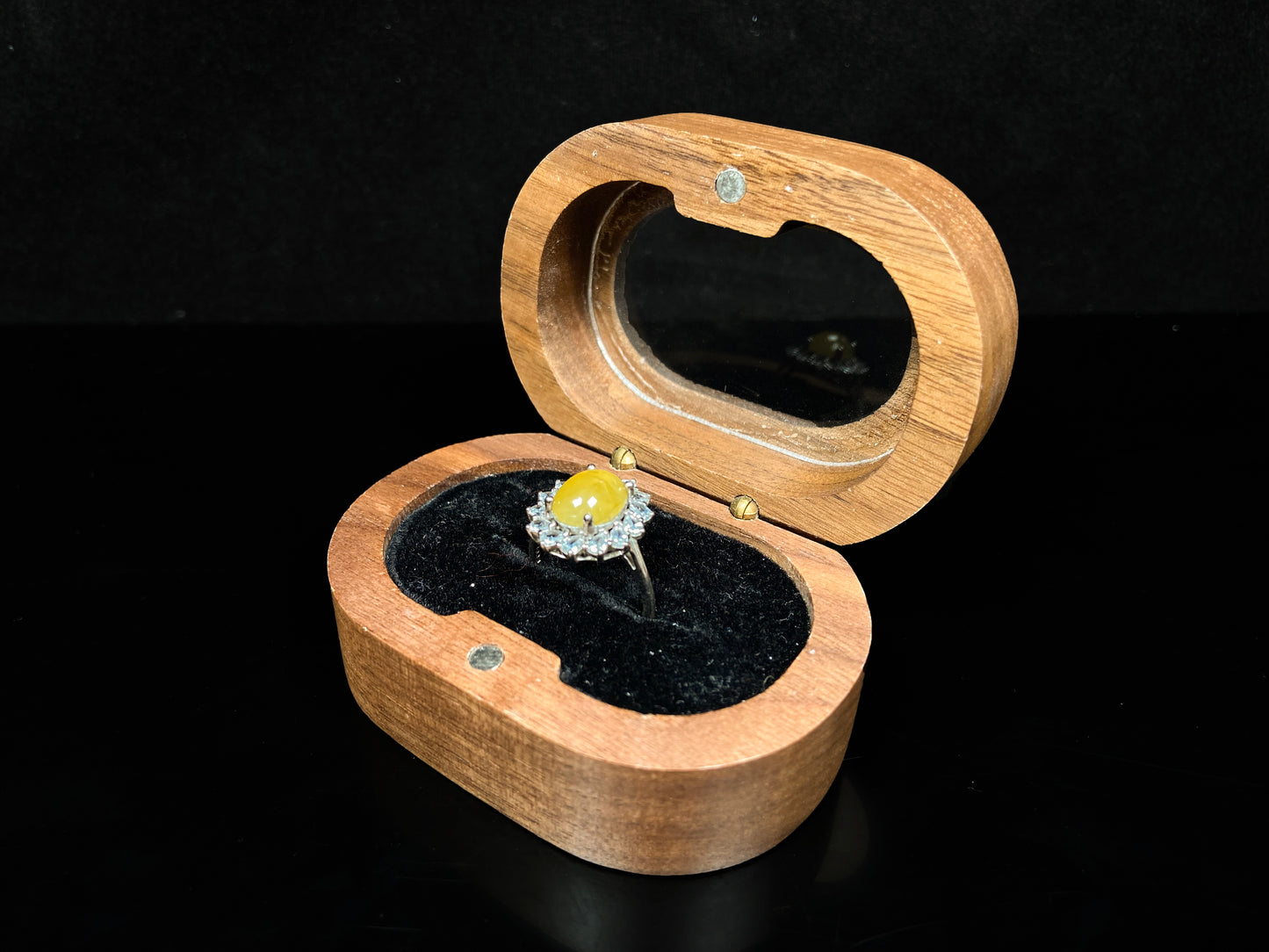 A autumn maple sigh jadeite ring.