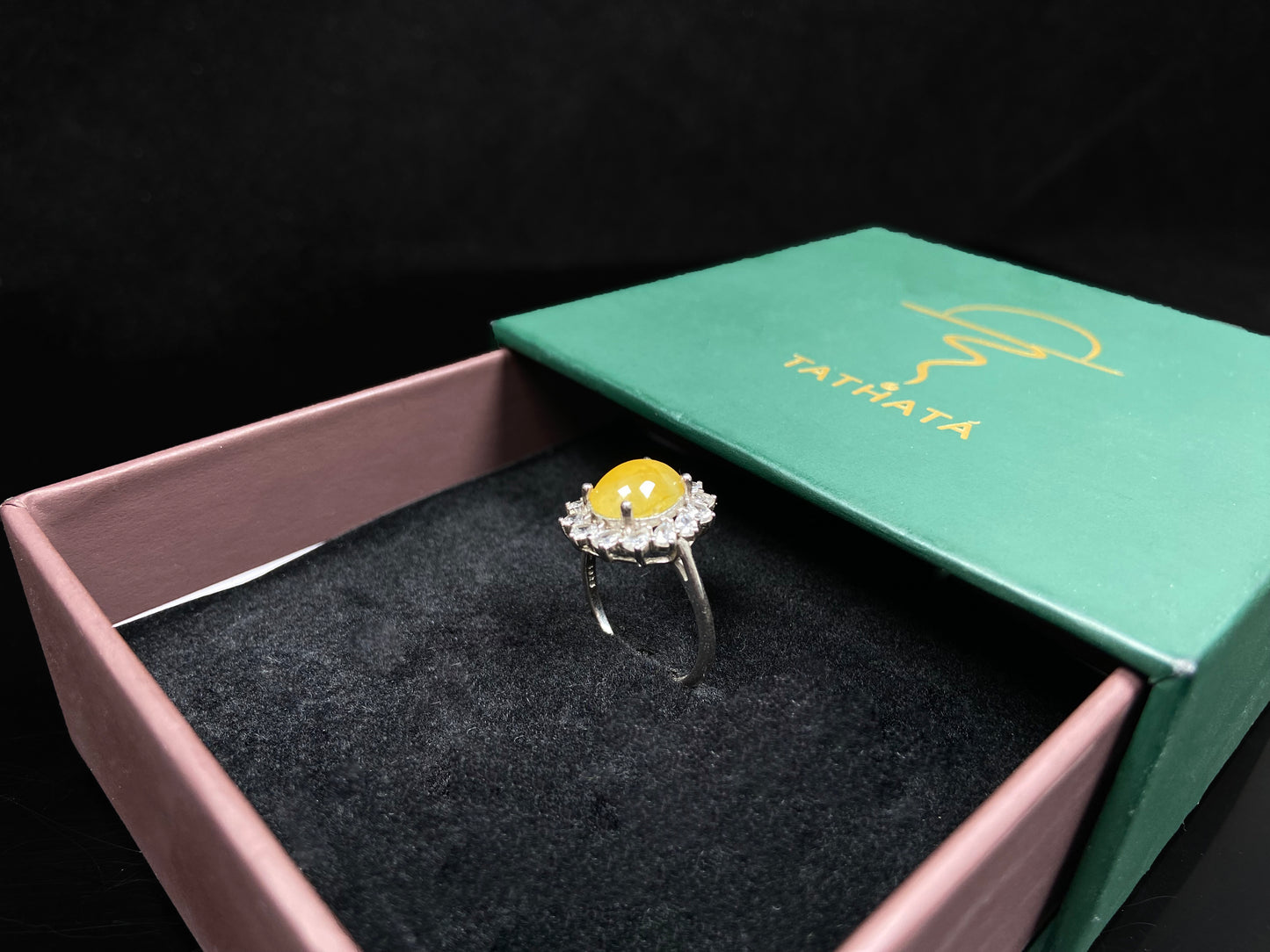 A autumn maple sigh jadeite ring.