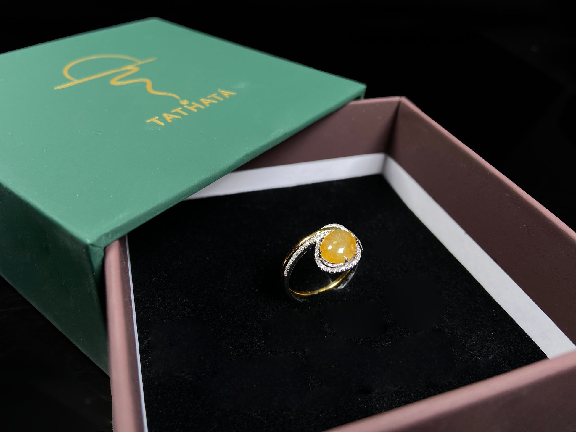 A yellow interlock star halo jadeite ring.