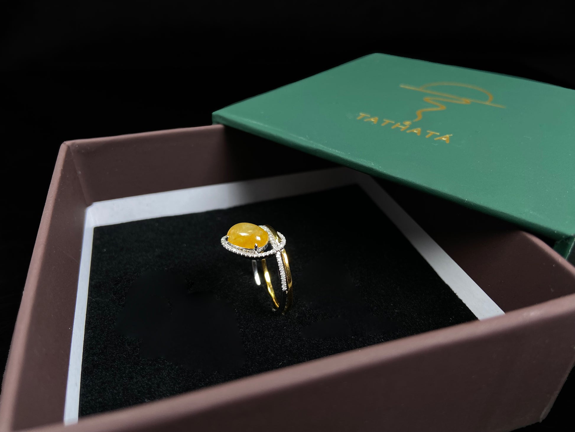 A yellow interlock star halo jadeite ring.
