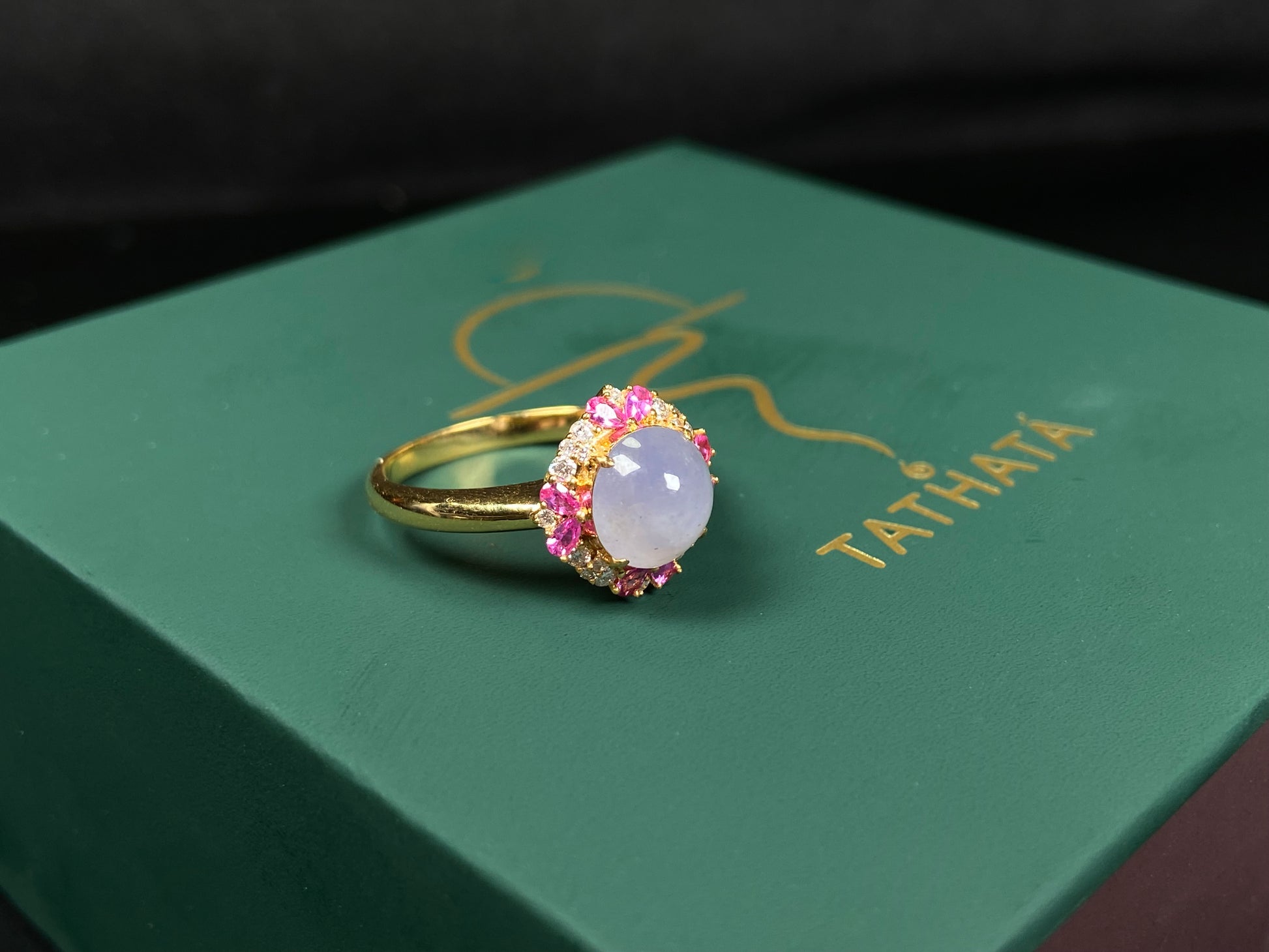 A round lavender pink accent jadeite ring.