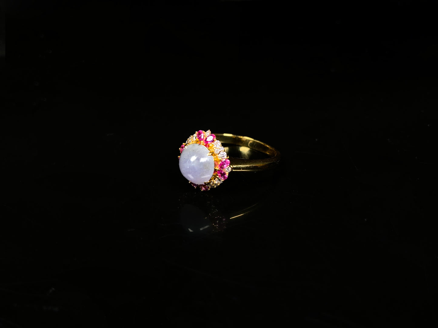 A round lavender pink accent jadeite ring.