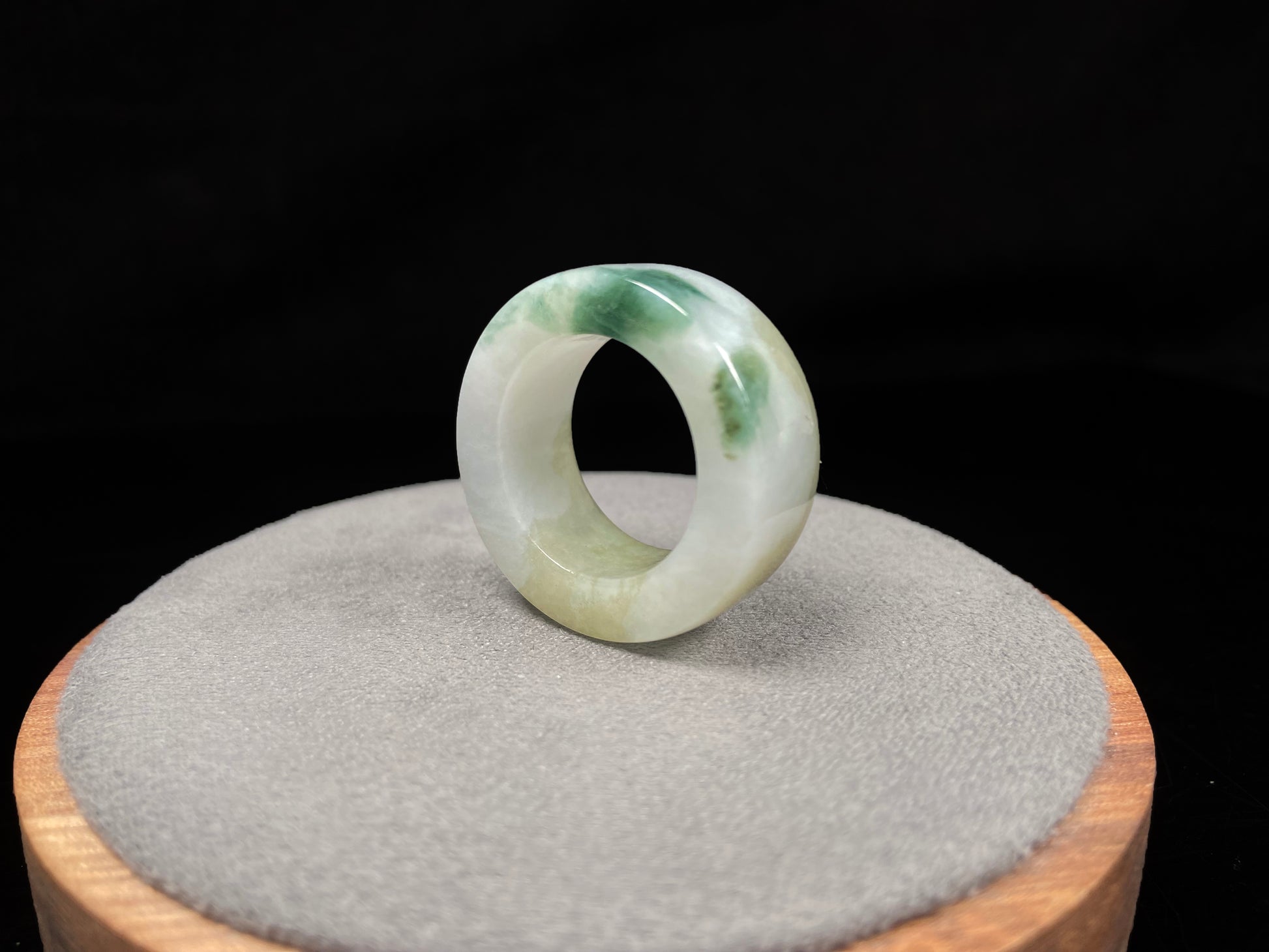 A floating yellow and green thumb ring jadeite ring.