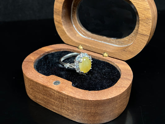 A soft apricot jadeite ring.