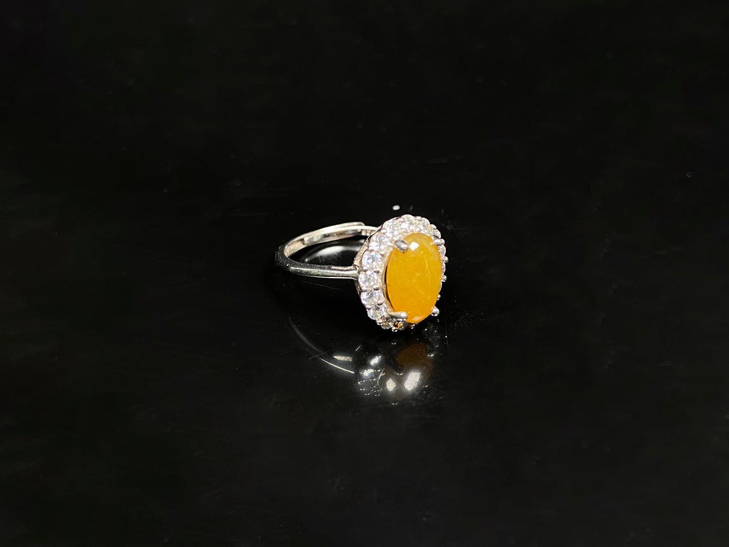 A golden osmanthus tone jadeite bangle.